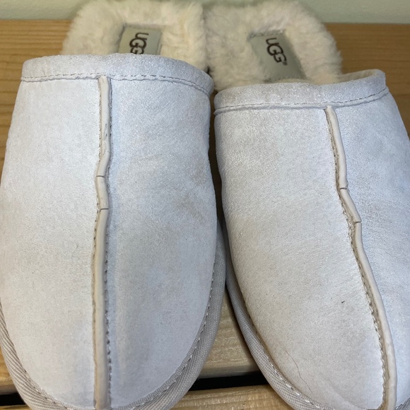 UGG SCUFF Slip On House Slippers, White  - Men’s / Kids / Youth Size 7 Sheepskin - Picture 1 of 8